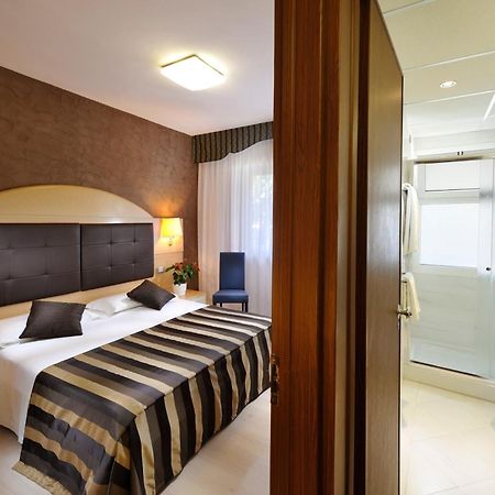 Hotel Eros Lignano Sabbiadoro Exteriör bild