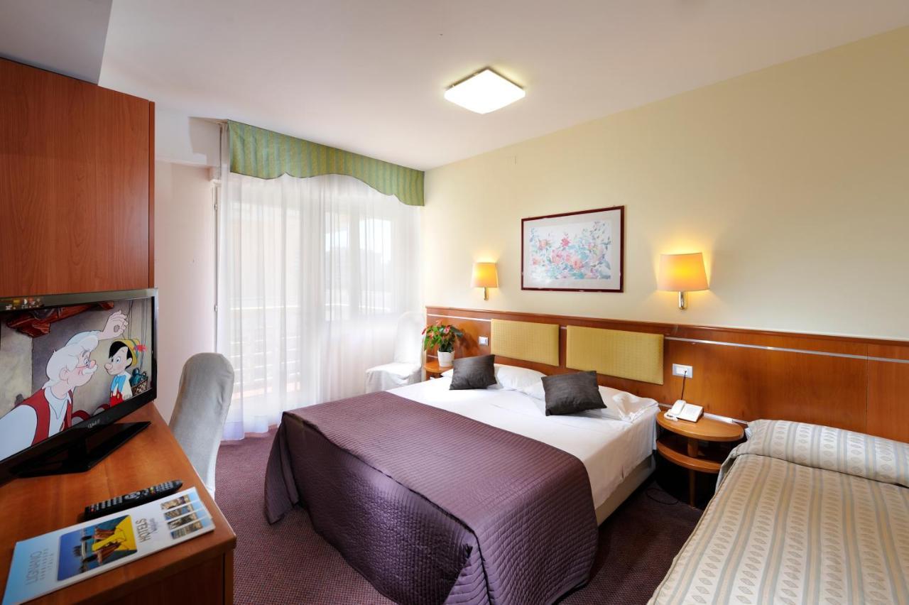 Hotel Eros Lignano Sabbiadoro Exteriör bild