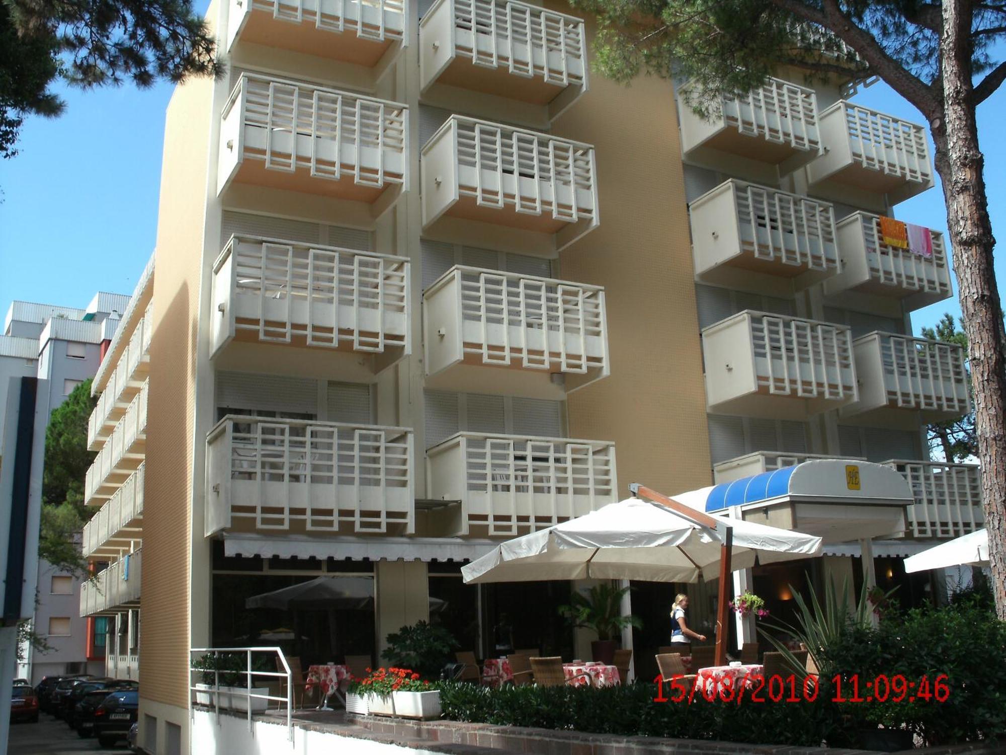 Hotel Eros Lignano Sabbiadoro Exteriör bild