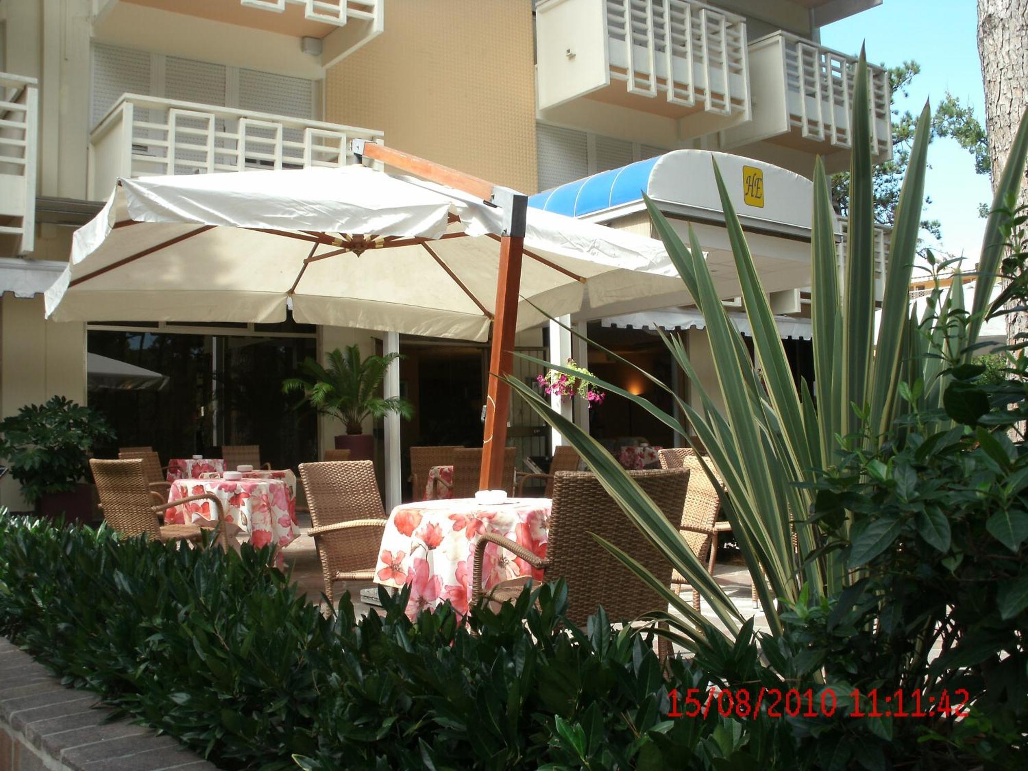 Hotel Eros Lignano Sabbiadoro Exteriör bild
