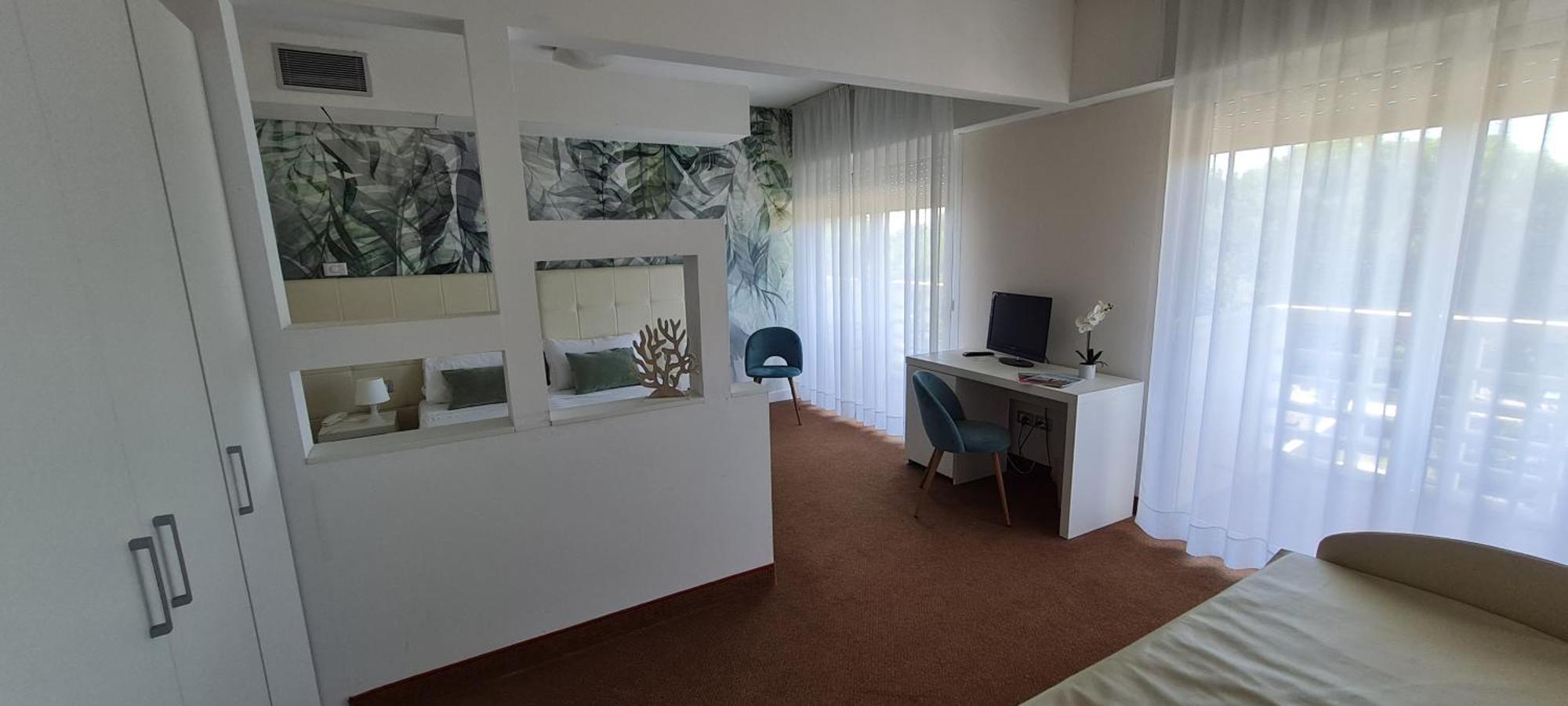 Hotel Eros Lignano Sabbiadoro Exteriör bild