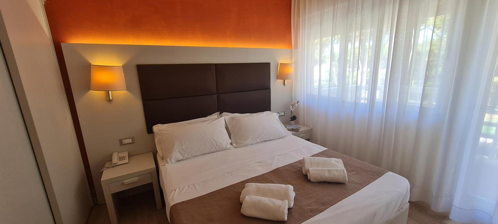 Hotel Eros Lignano Sabbiadoro Exteriör bild