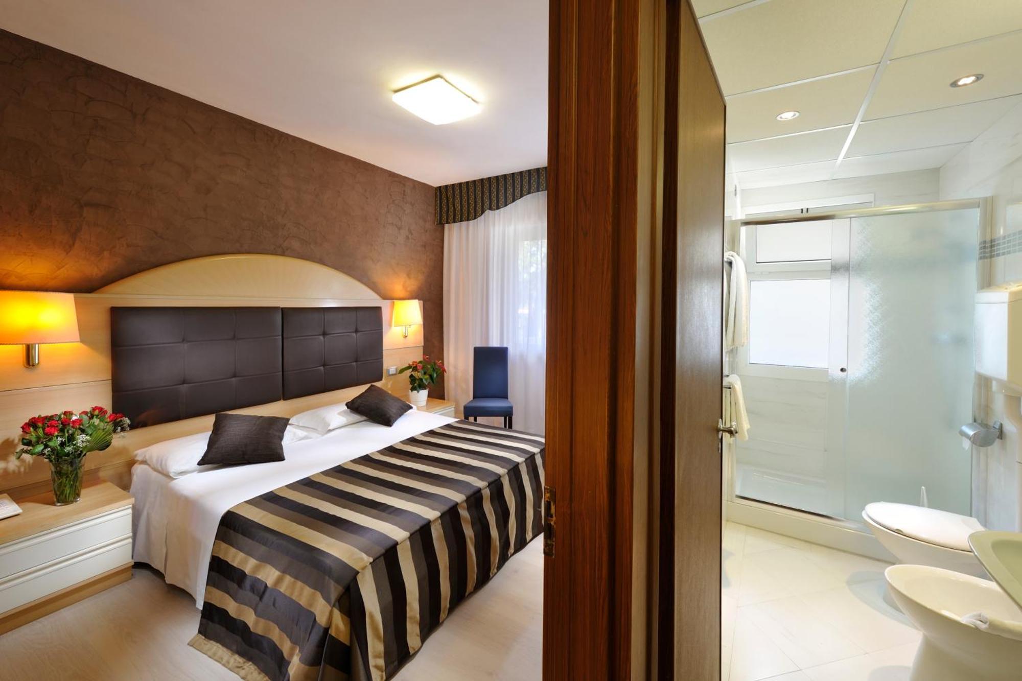 Hotel Eros Lignano Sabbiadoro Exteriör bild