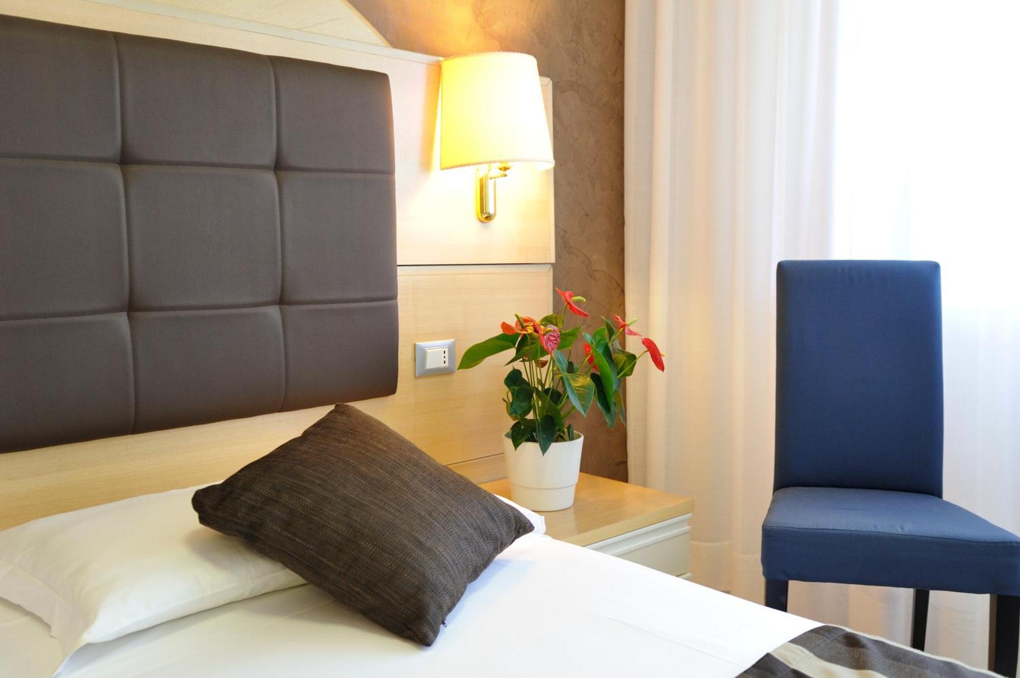Hotel Eros Lignano Sabbiadoro Exteriör bild