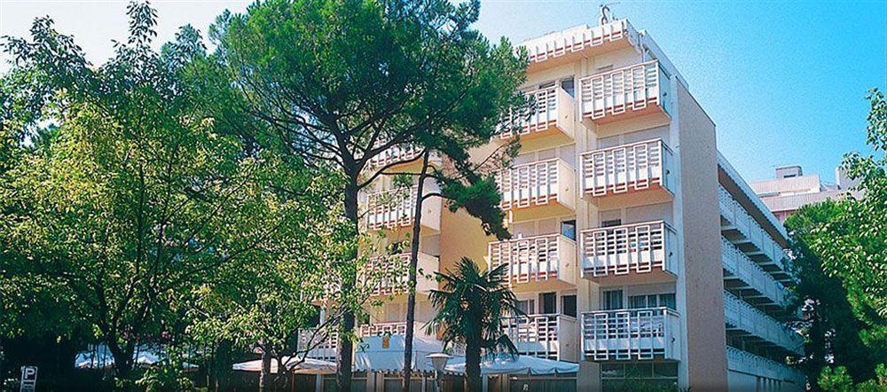 Hotel Eros Lignano Sabbiadoro Exteriör bild