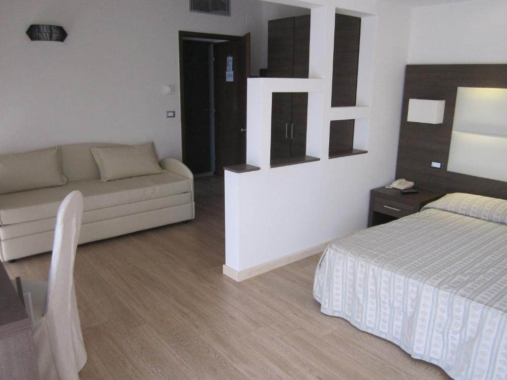 Hotel Eros Lignano Sabbiadoro Exteriör bild