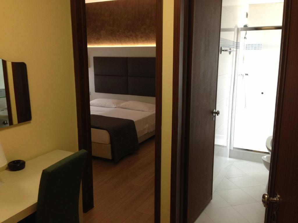 Hotel Eros Lignano Sabbiadoro Rum bild