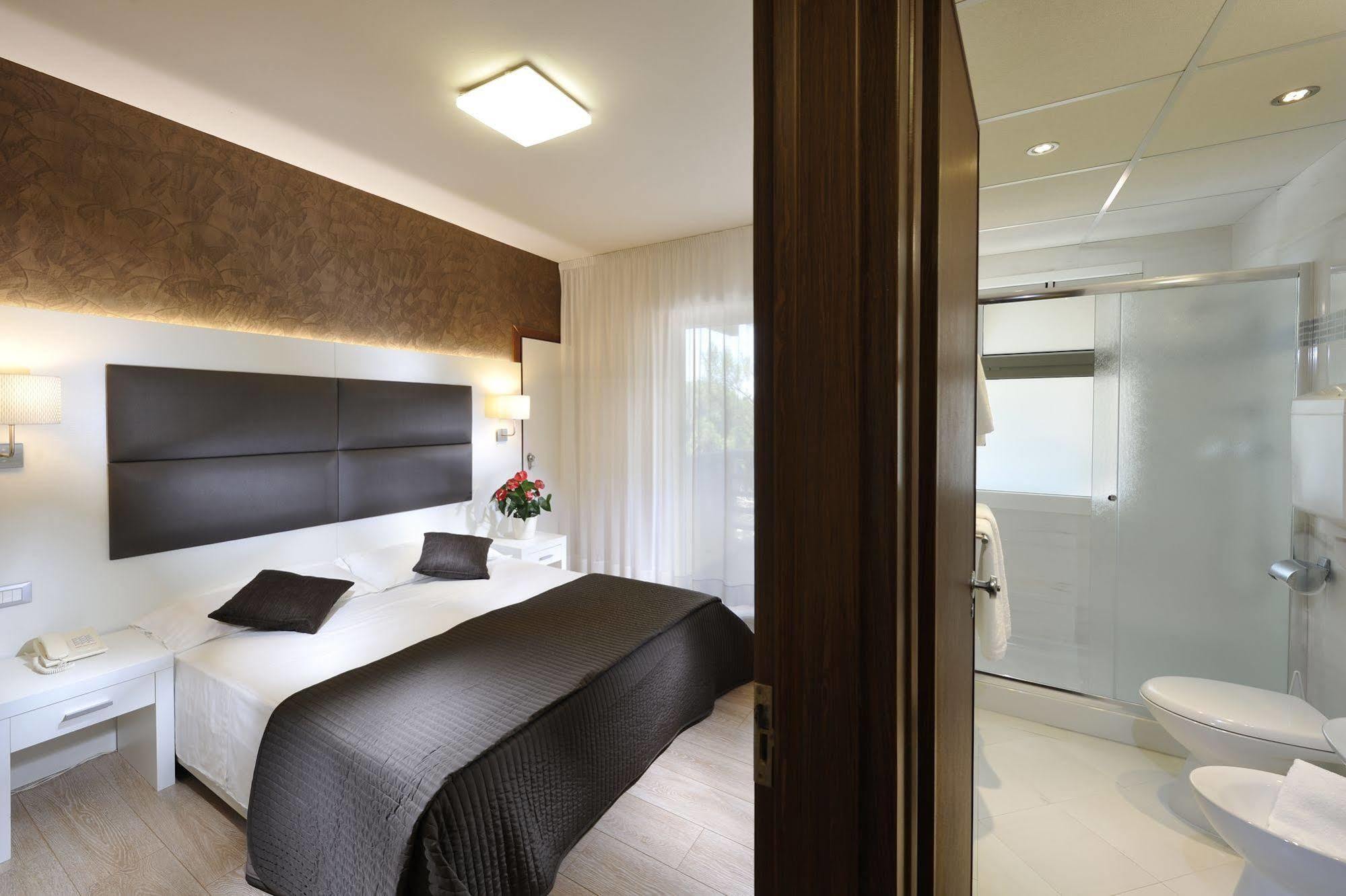 Hotel Eros Lignano Sabbiadoro Exteriör bild