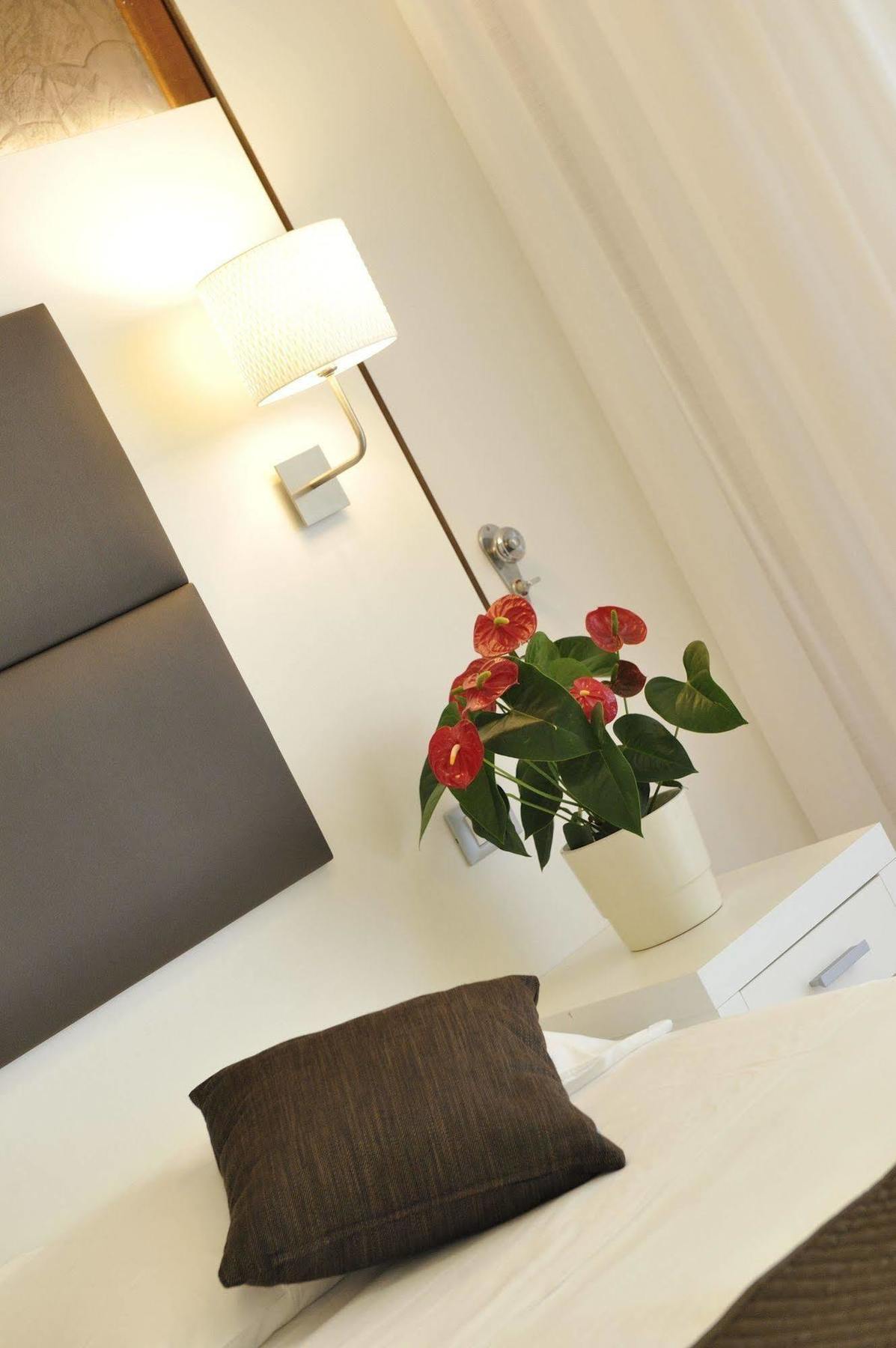 Hotel Eros Lignano Sabbiadoro Exteriör bild